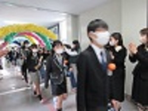 送り