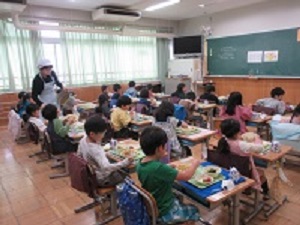 給食