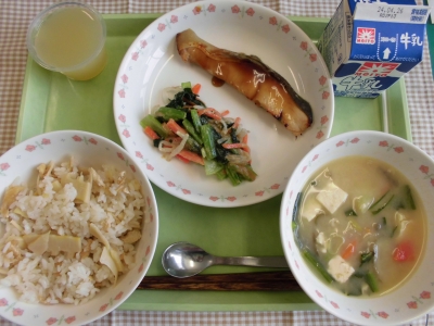 給食