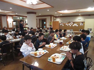 朝食