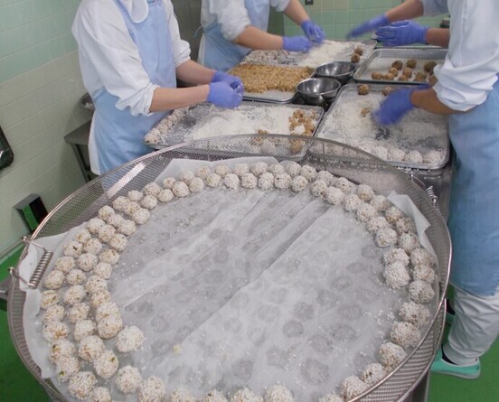 給食の調理写真
