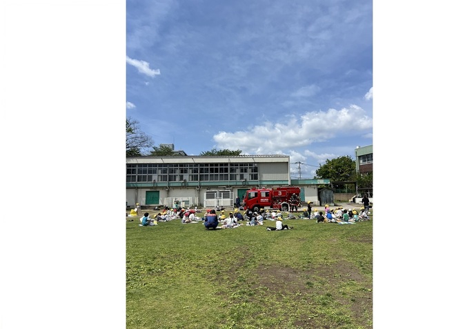4月28日　1,2年生「はたらく消防写生会」