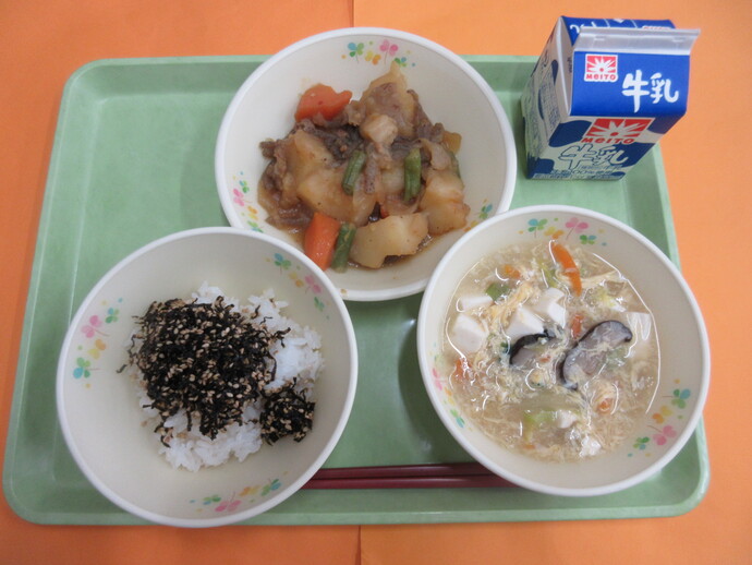 1月30日の給食 ごはん キムムッチ トックのスープ ピリ辛肉じゃが 牛乳