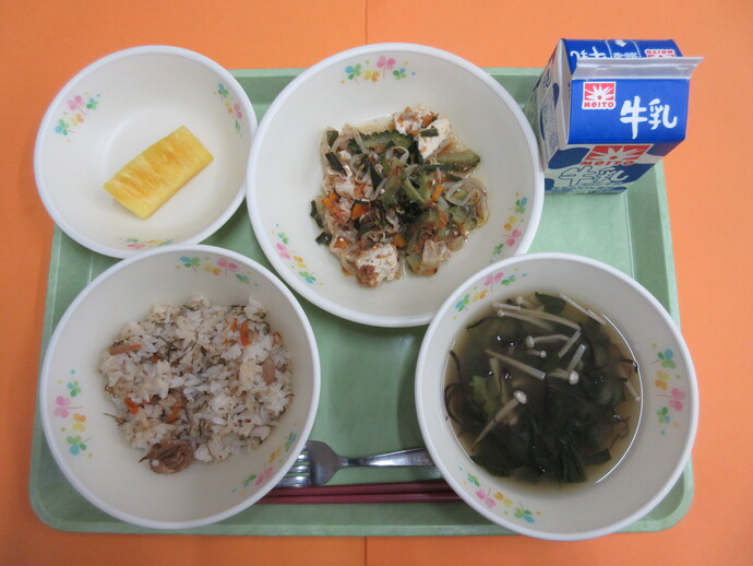 6月23日の給食　シシジューシー もずく味噌汁 ゴーヤチャンプル 石垣島パイン 牛乳