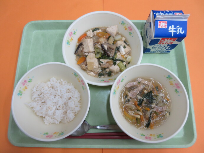 9月8日の給食　ご飯 春雨スープ 八珍豆腐 牛乳