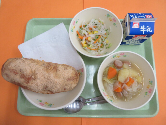 9月16日の給食　きなこ揚げパン ポトフ ダイコーンサラダ 牛乳