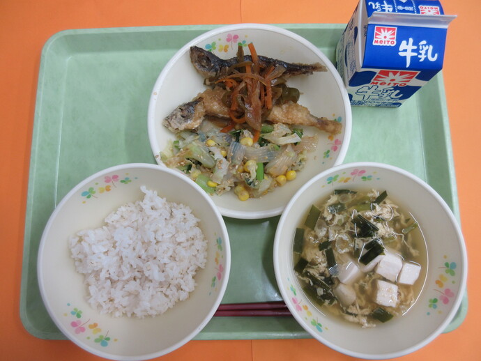 9月19日の給食　ご飯 にらたま汁 豆あじの南蛮漬け こんにゃくあえ 牛乳