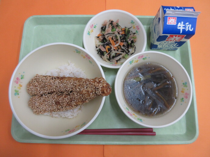 9月24日 さんまの蒲焼丼 沢煮わん ひじきあえ 牛乳