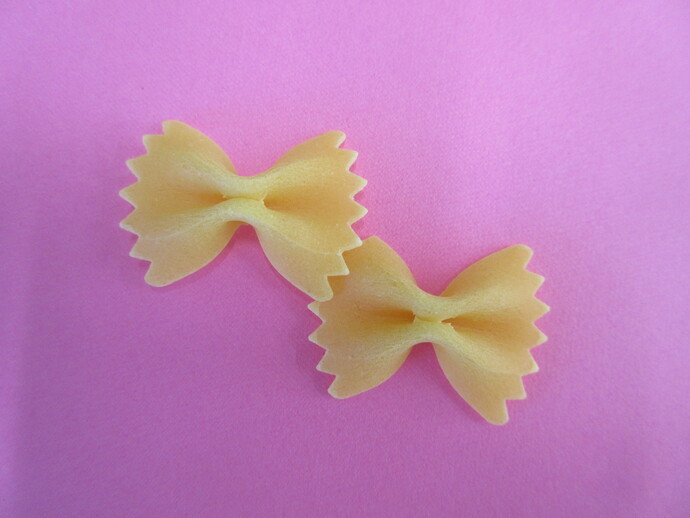 リボンの形のマカロニ