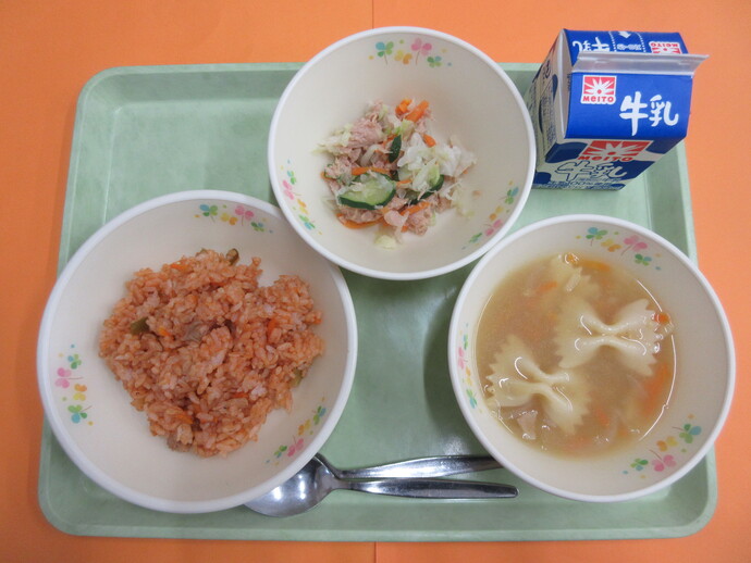 9月25日の給食　チキンライス パスタスープ ツナサラダ 牛乳