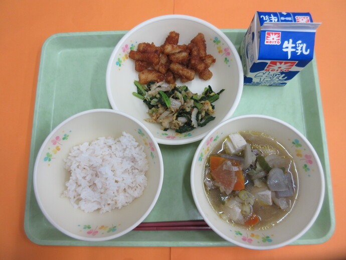 10月7日の給食　ご飯 豚汁 いかのかりん揚げ 白菜のおひたし 牛乳