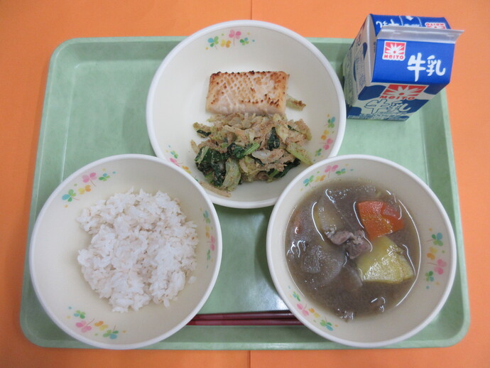 11月14日の給食 ご飯 さつま汁 いかの照り焼き ごまあえ 牛乳
