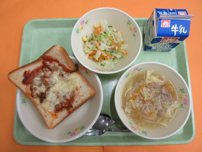 11月18日の給食 ピザトースト パスタスープ コールスロー 牛乳