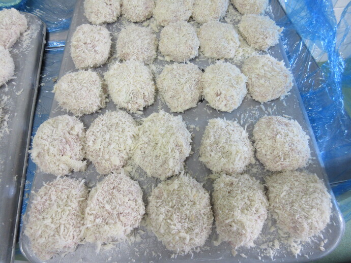 4月13日　ご飯 かきたま汁 キャベツたっぷりメンチ おひたし 牛乳