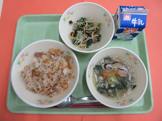 6月8日 キムチチャーハン 春雨スープ ナムル 牛乳
