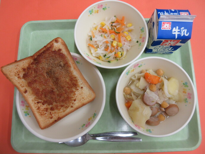 6月9日 セサミトースト チキンポトフ ダイコーンサラダ 牛乳