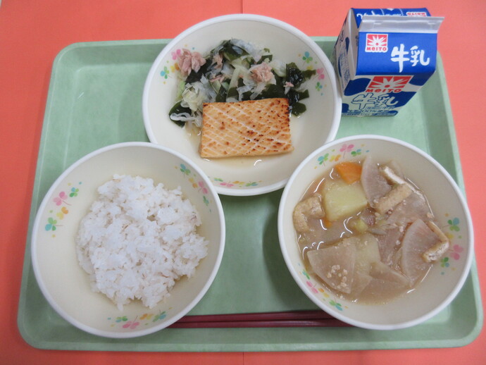 9月16日の給食 ご飯 呉汁 いかの照り焼き ツナとわかめのあえもの 牛乳