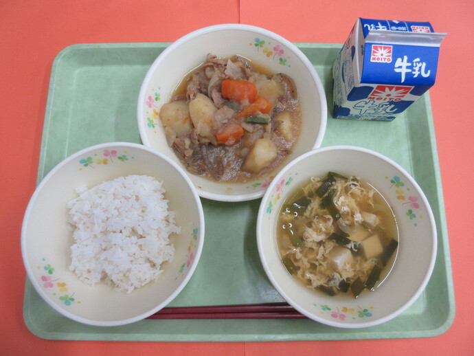 9月24日の給食 ご飯 にらたま汁 肉じゃが 牛乳