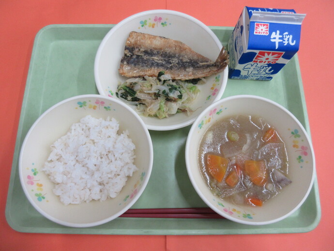 10月2日の給食 ご飯 いわしの竜田揚げ 根菜汁 ごまあえ 牛乳